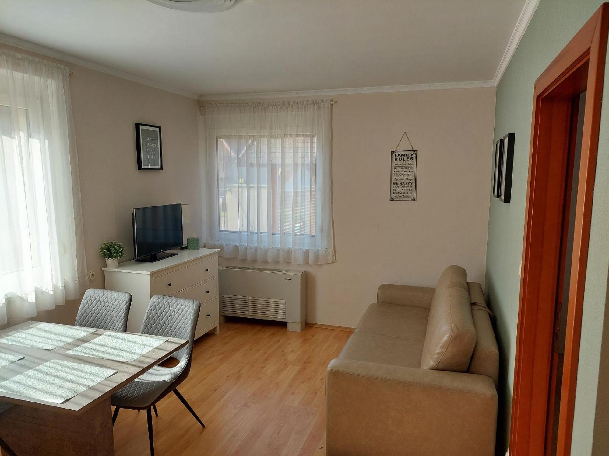 Elek Apartmanhaz Hajdúszoboszló Buitenkant foto